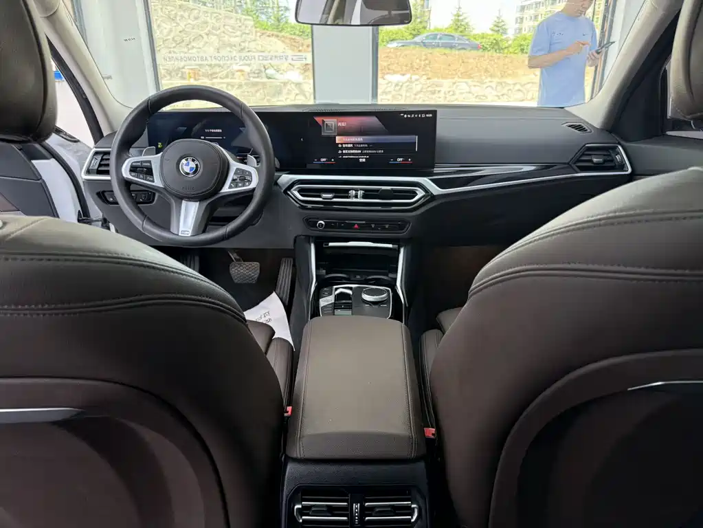 BMW 3 Series 2023 — фото 10