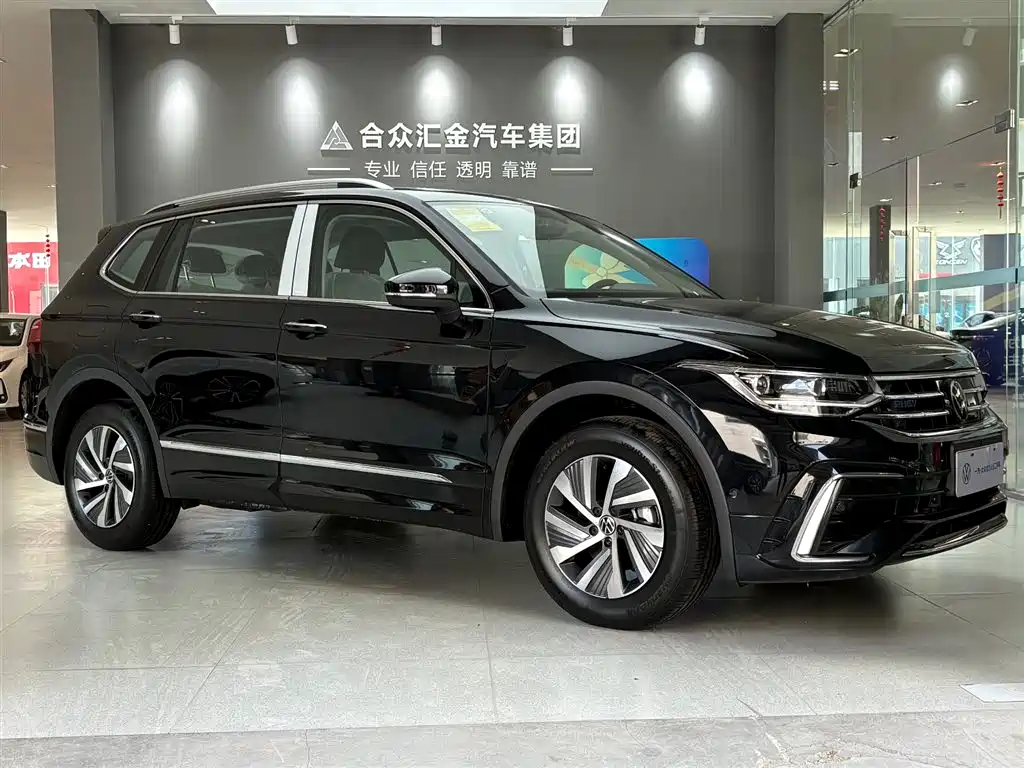 Volkswagen Tiguan L Plug-In Hybrid 2025 — фото 3