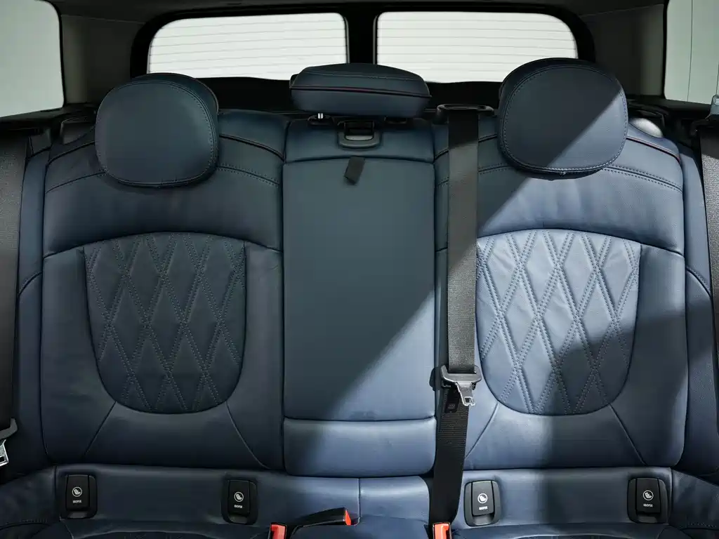 MINI Clubman 2017 — фото 16