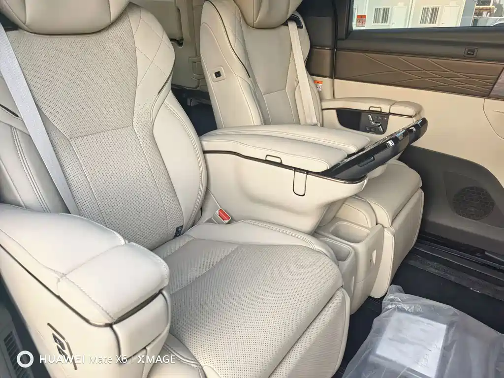 Toyota Alphard — фото 19