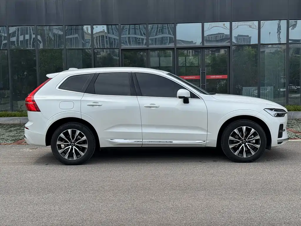 Volvo XC60 2023 — фото 23