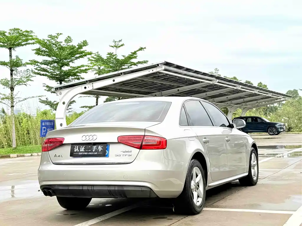 Audi A4L 2015