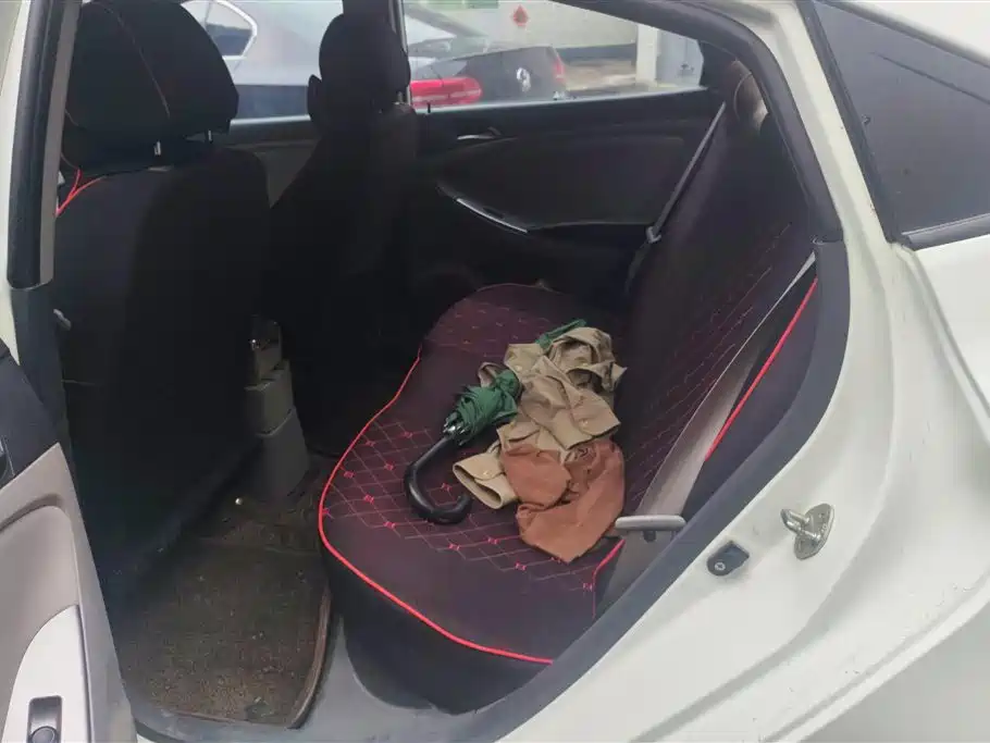 Hyundai Verna 2015 — фото 11