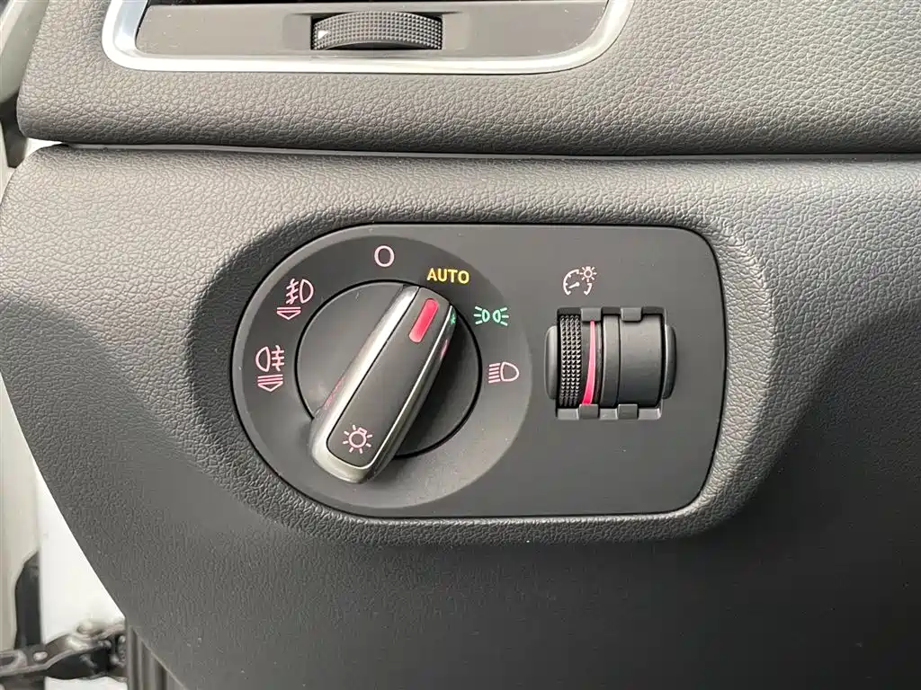 Audi Q3 2015 — фото 15