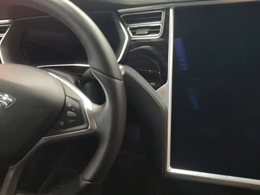 Tesla Model S 2017 — фото 12