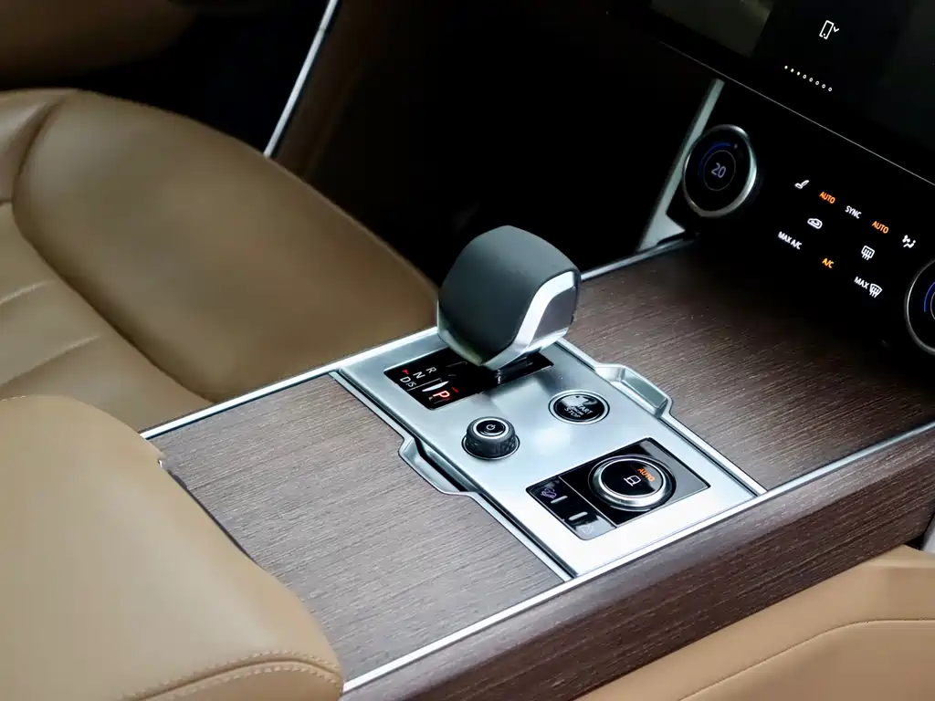 Land Rover Range Rover 2023 — фото 14
