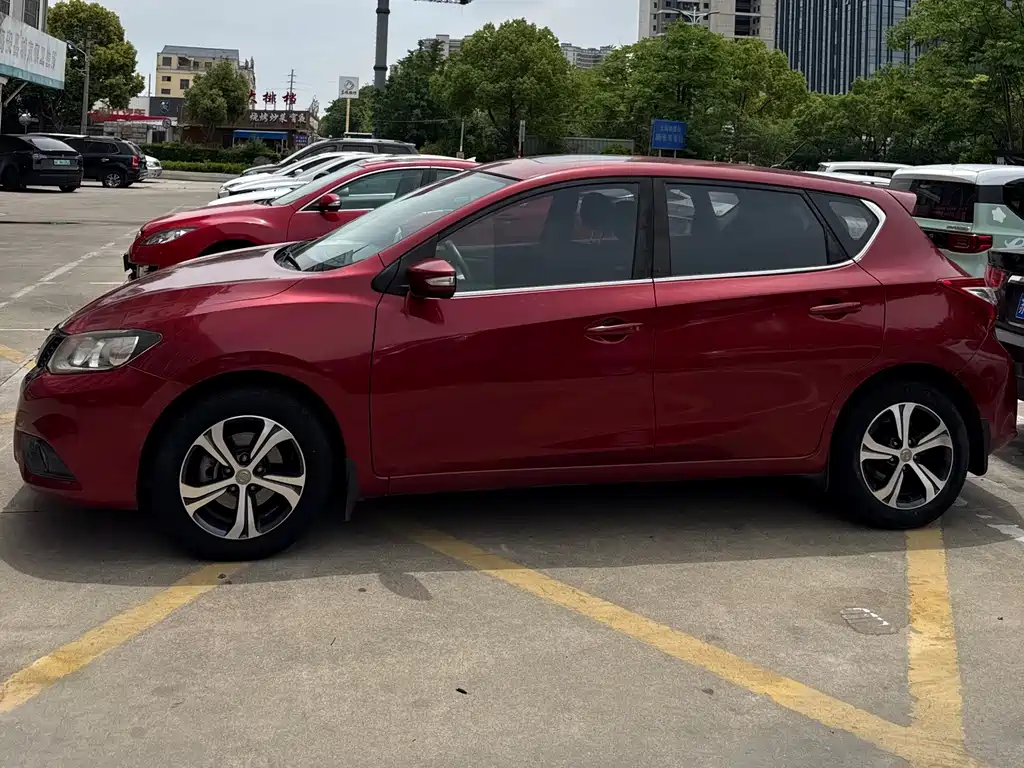 Nissan Tiida 2017 — фото 3