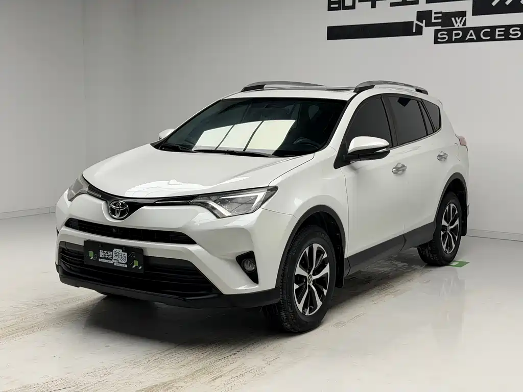 Toyota RAV4 2018 — фото 1