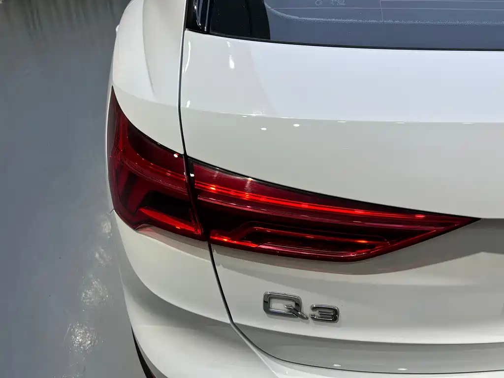 Audi Q3 2022 — фото 26