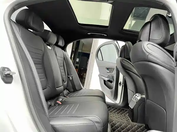 Mercedes-Benz C-Class 2024