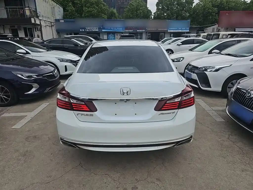 Honda Accord 2018 — фото 6