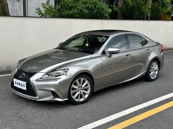 Lexus IS 2016