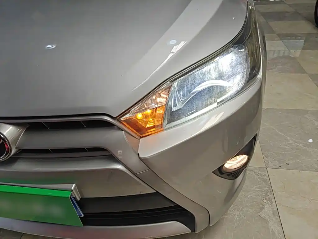 Toyota Yaris L 2015 — фото 24