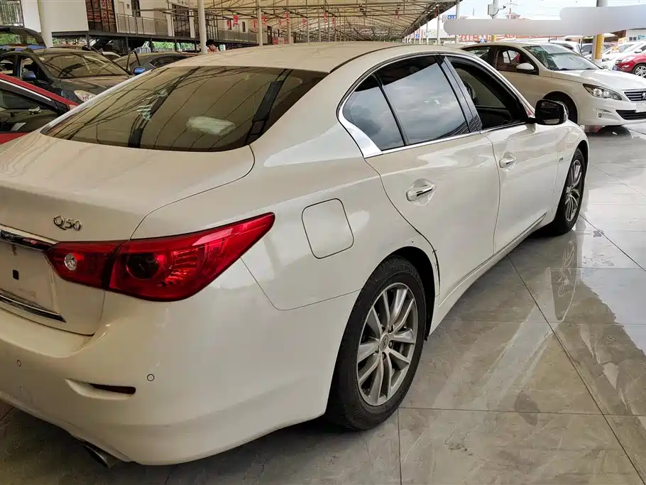 Infiniti Q50 2014