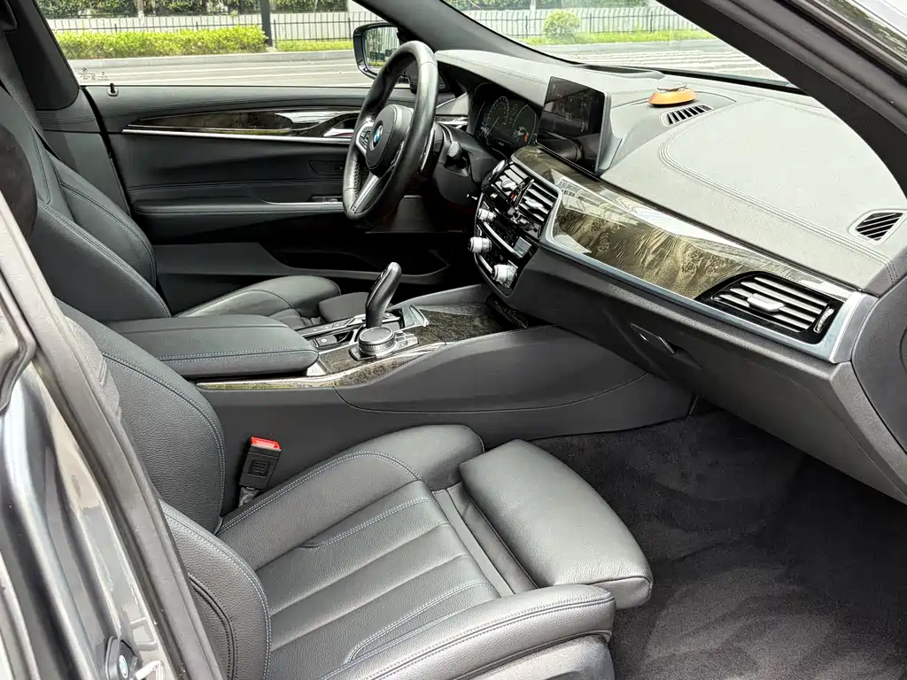 BMW 6 Series GT 2019 — фото 14