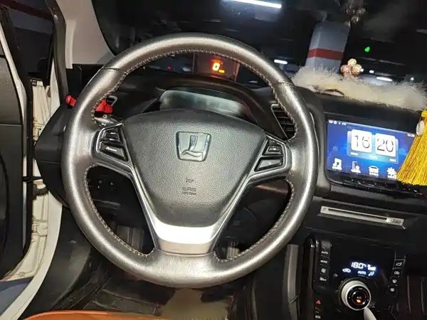 Luxgen Na5 2015