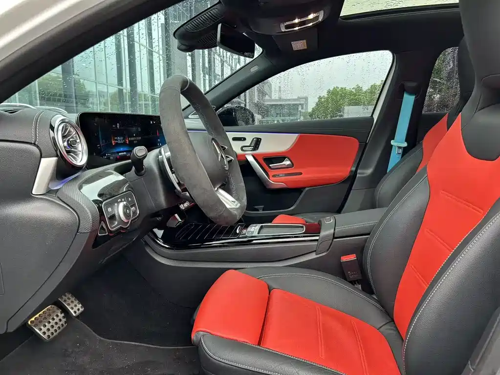 Mercedes-Benz A-Class AMG 2024 — фото 10