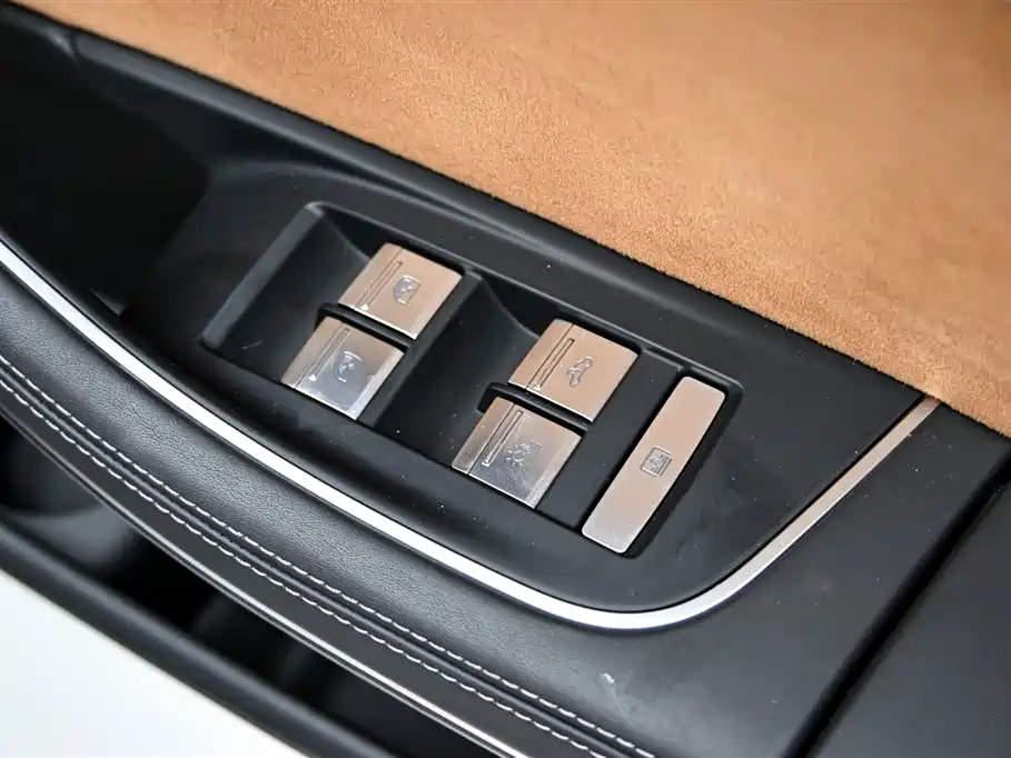 Audi A8 2025 — фото 27