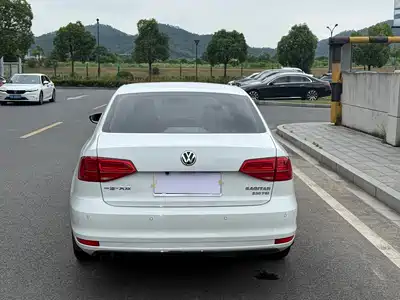 Volkswagen Sagitar 2016