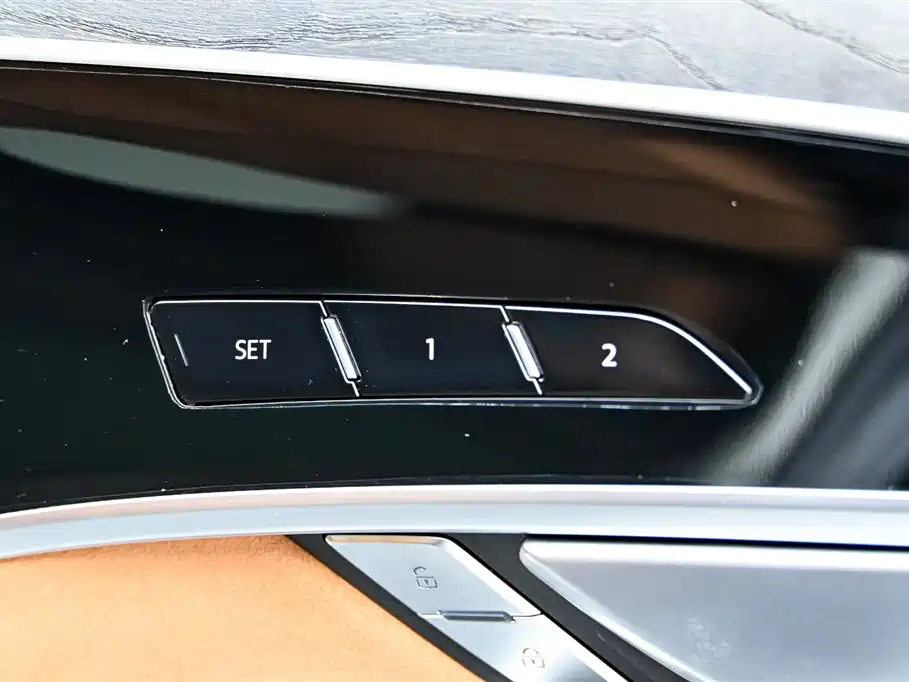 Audi A8 2025 — фото 33