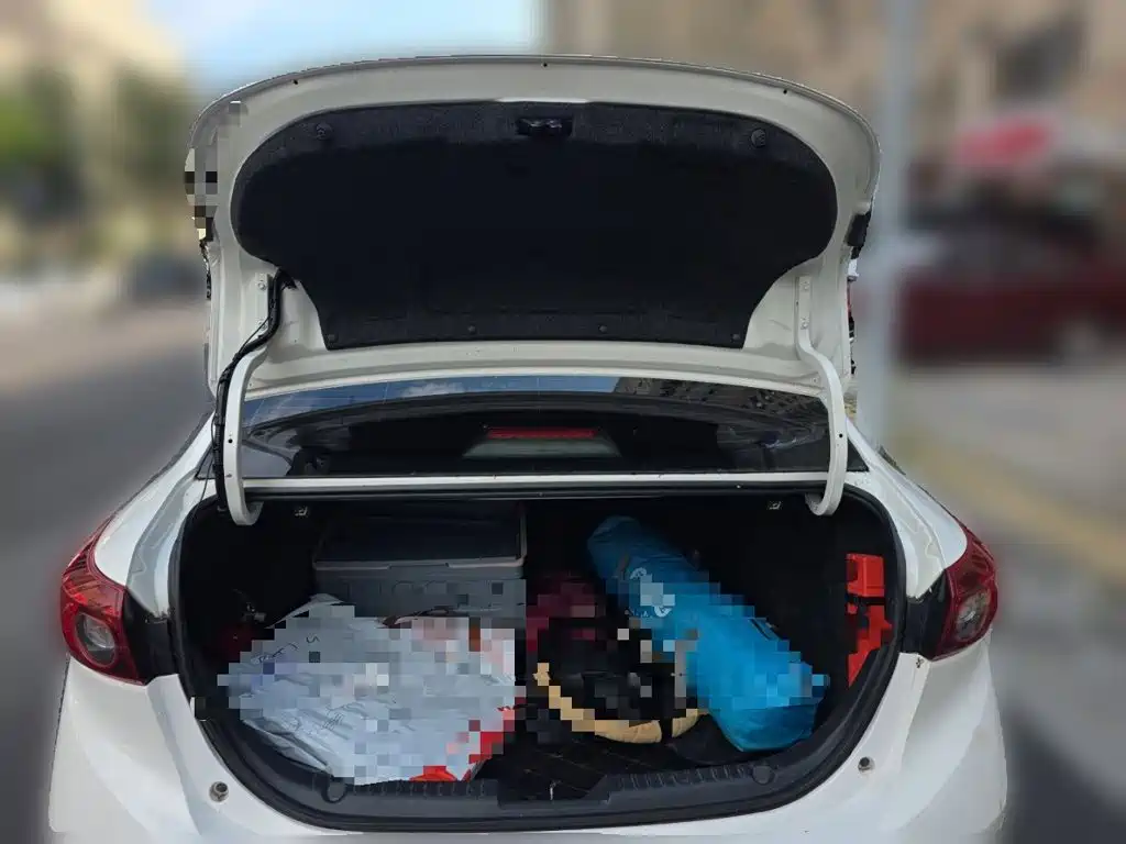Mazda 3 Axela 2016 — фото 15