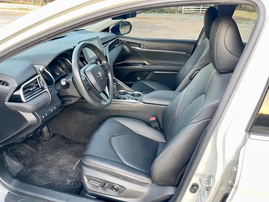 Toyota Camry 2021 — фото 10