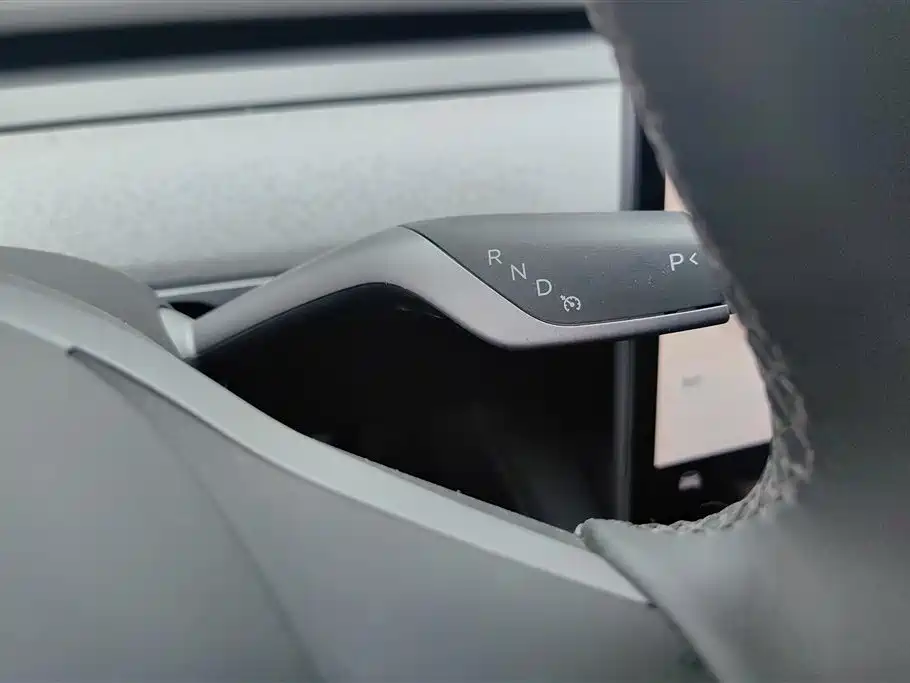 Tesla Model Y 2024 — фото 16