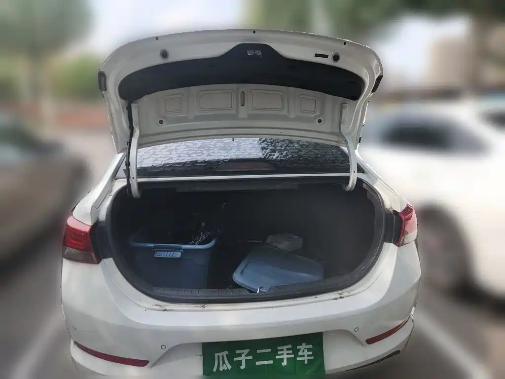 Hyundai Verna 2017 — фото 15