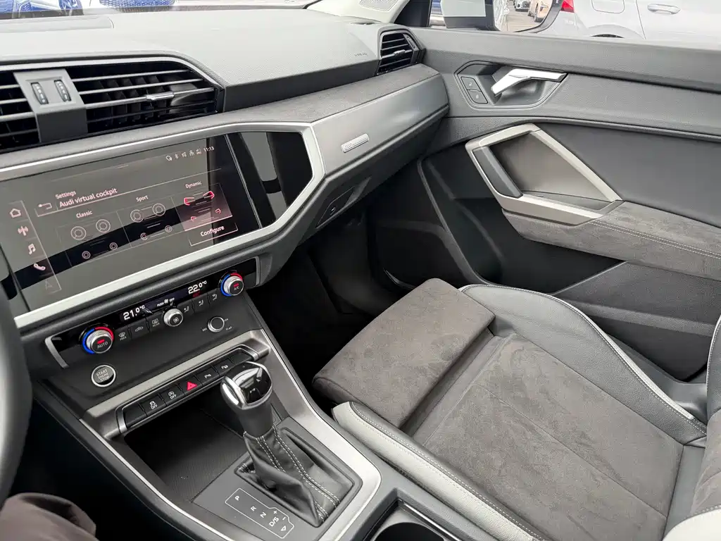 Audi Q3 2023 — фото 11
