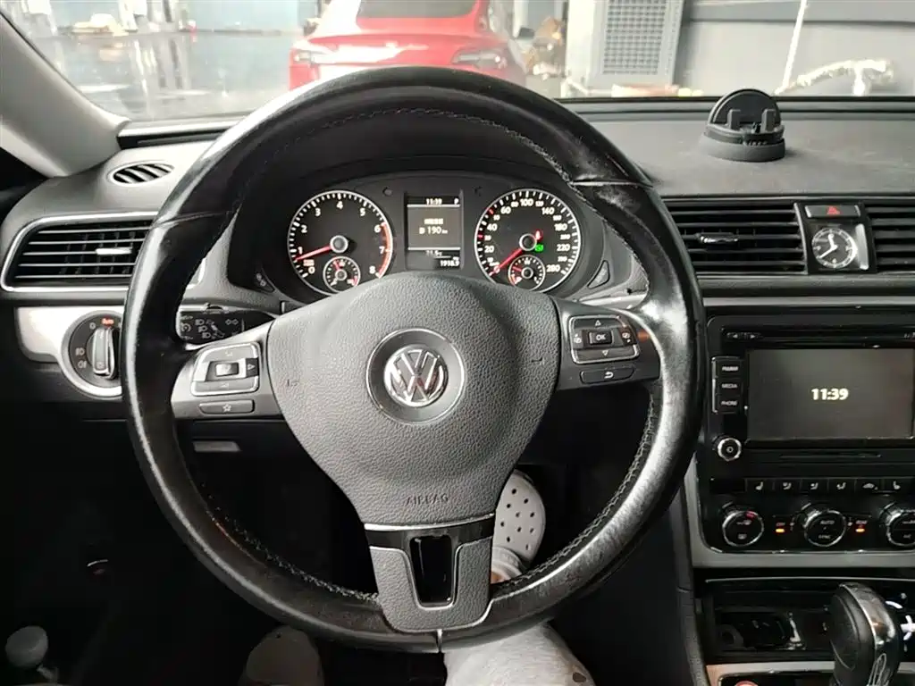 Volkswagen Passat 2015 — фото 11