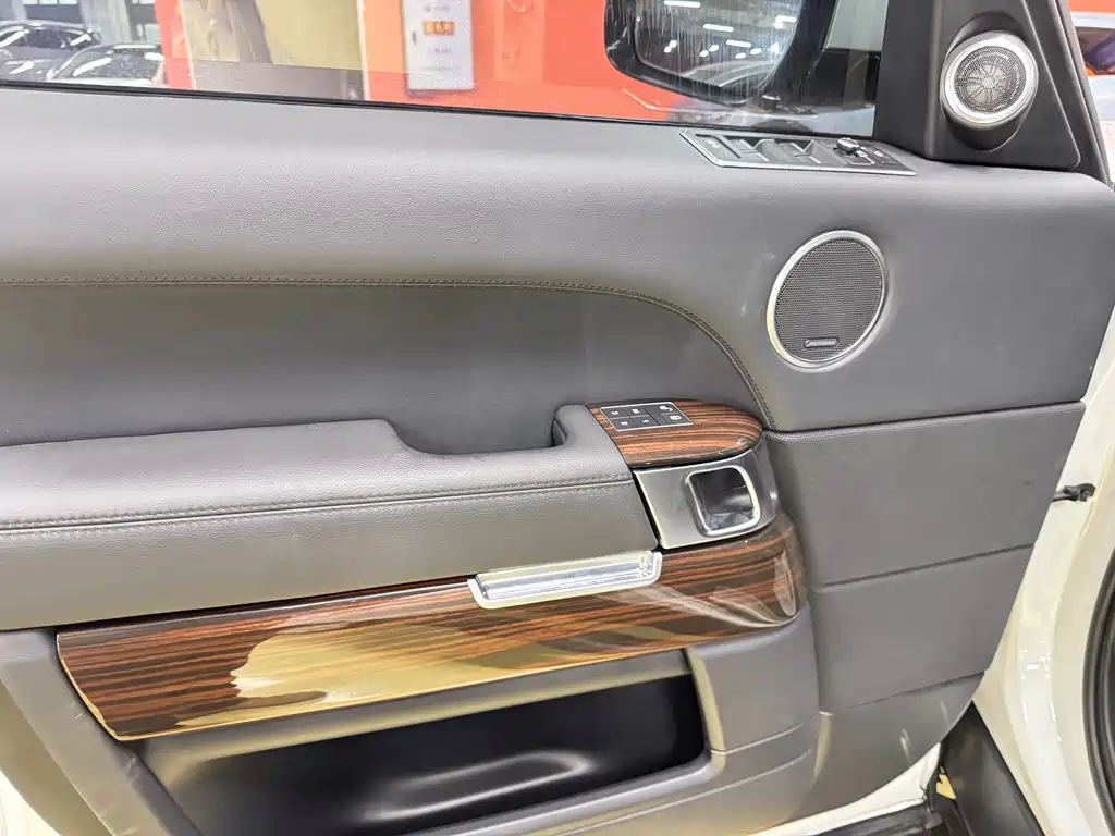 Land Rover Range Rover 2018 — фото 10
