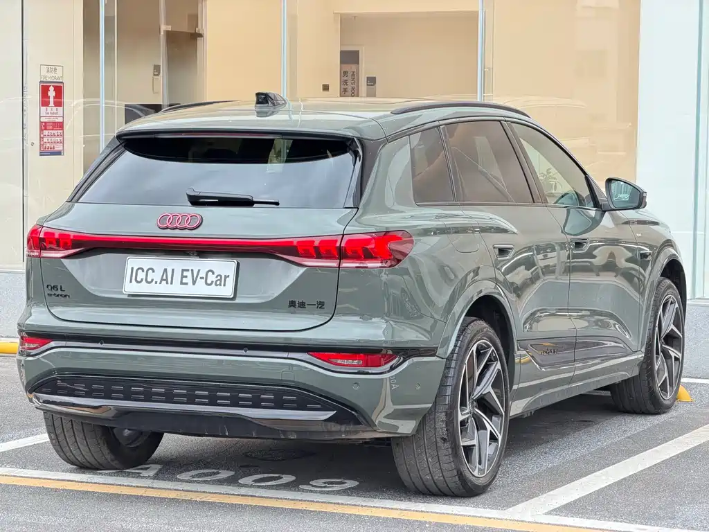 Audi Q6L e-tron 2025 — фото 17