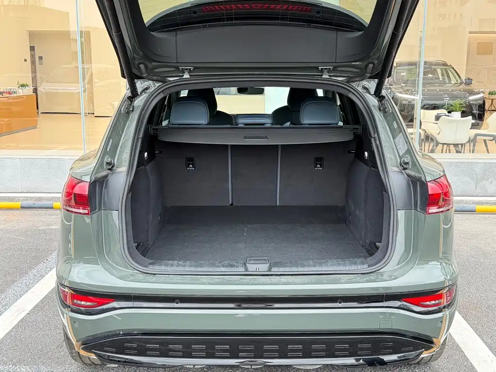 Audi Q6L e-tron 2025 — фото 22