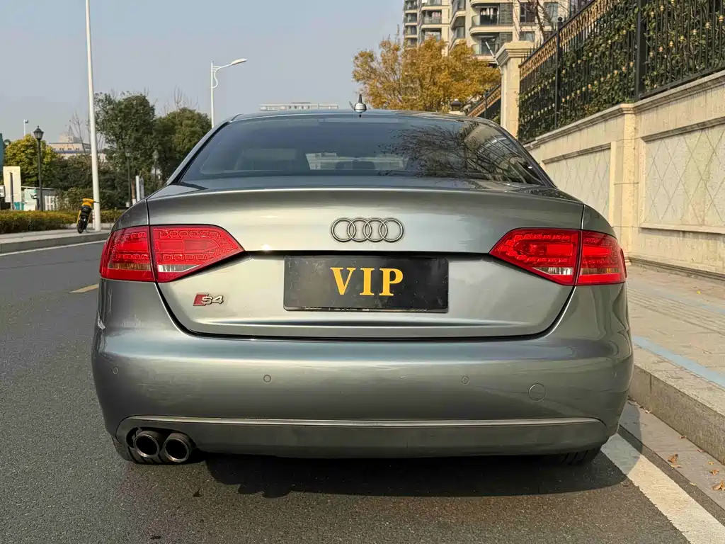 Audi A4L 2010