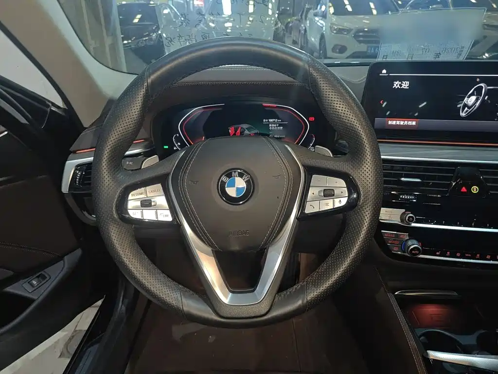 BMW 5 Series 2021 — фото 12