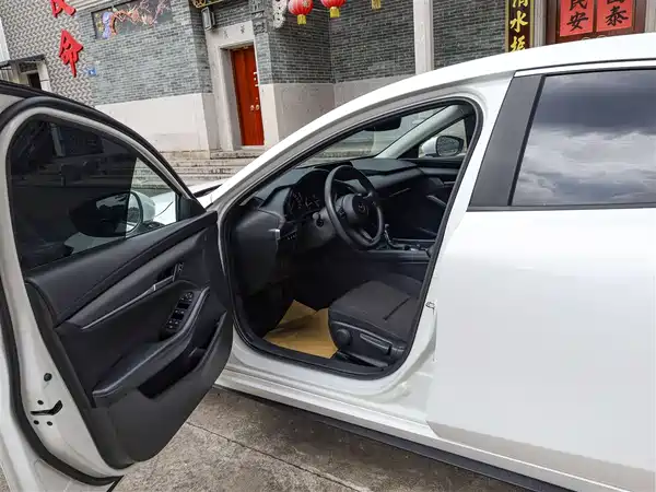 Mazda 3 Axela 2023