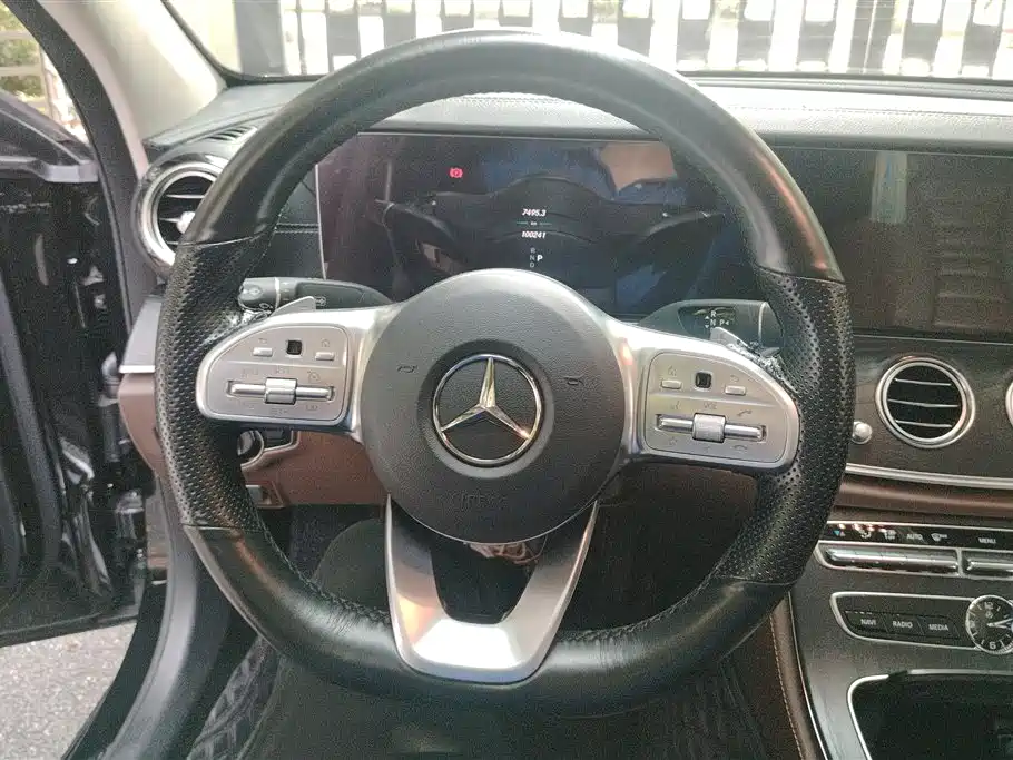 Mercedes-Benz E-Class 2020 — фото 14