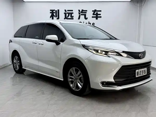 Toyota Sienna 2025