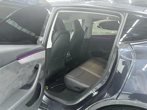 Tesla Model Y 2025