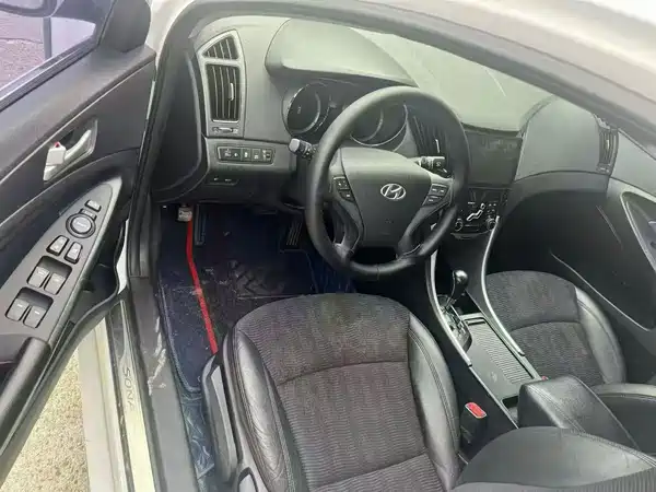 Hyundai Sonata 2012