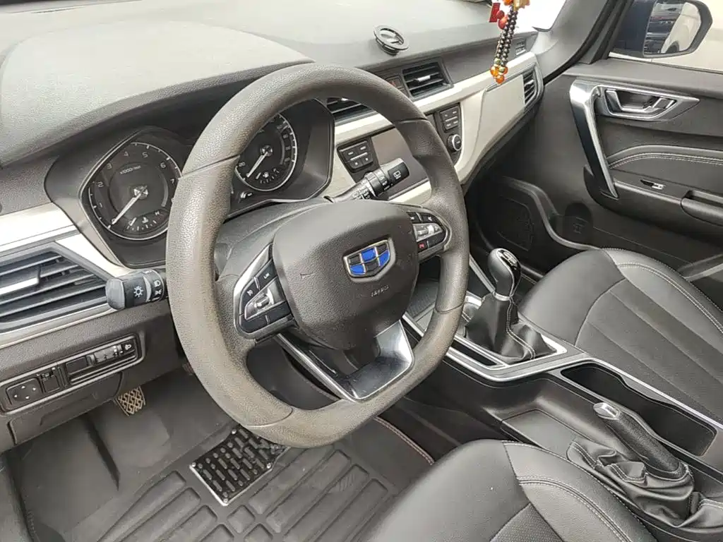 Geely Vision X3 2020 — фото 11