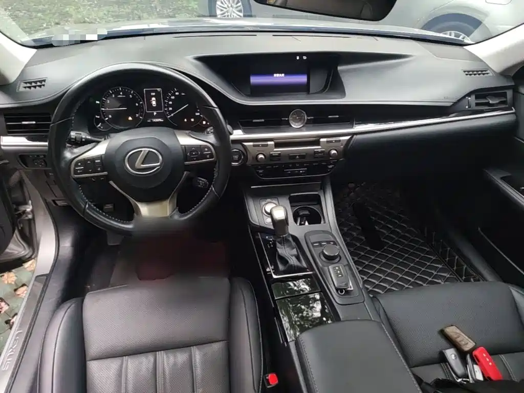 Lexus ES 2018 — фото 16