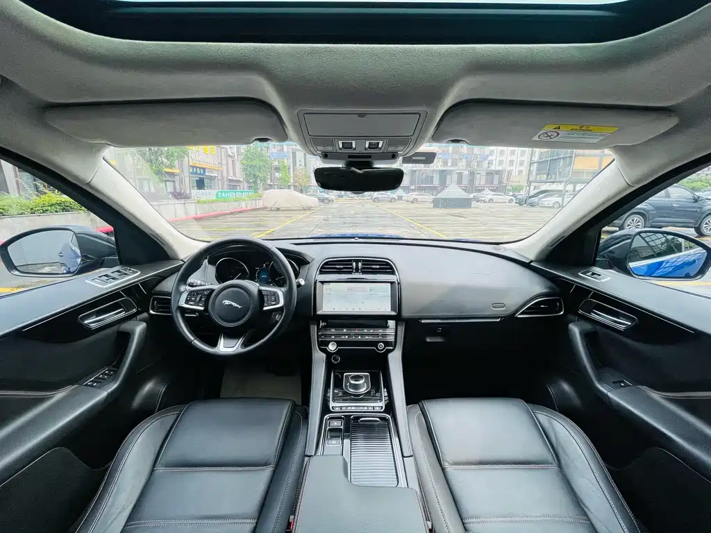 Jaguar F-PACE 2020 — фото 11