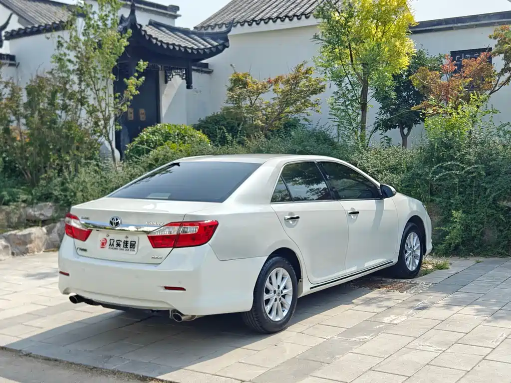 Toyota Camry 2014 — фото 7