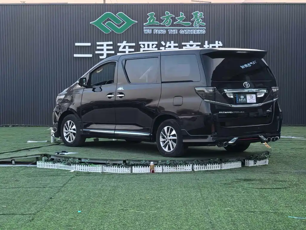 Toyota Alphard 2011 — фото 21