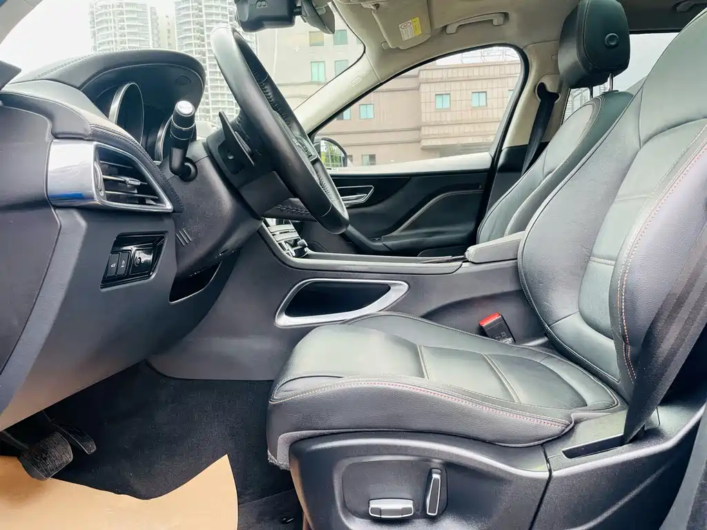 Jaguar F-PACE 2020