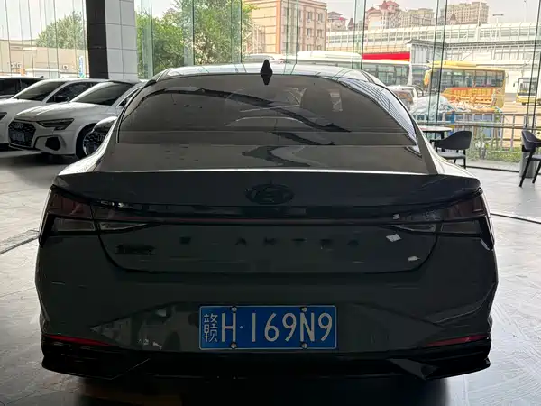 Hyundai Elantra 2022