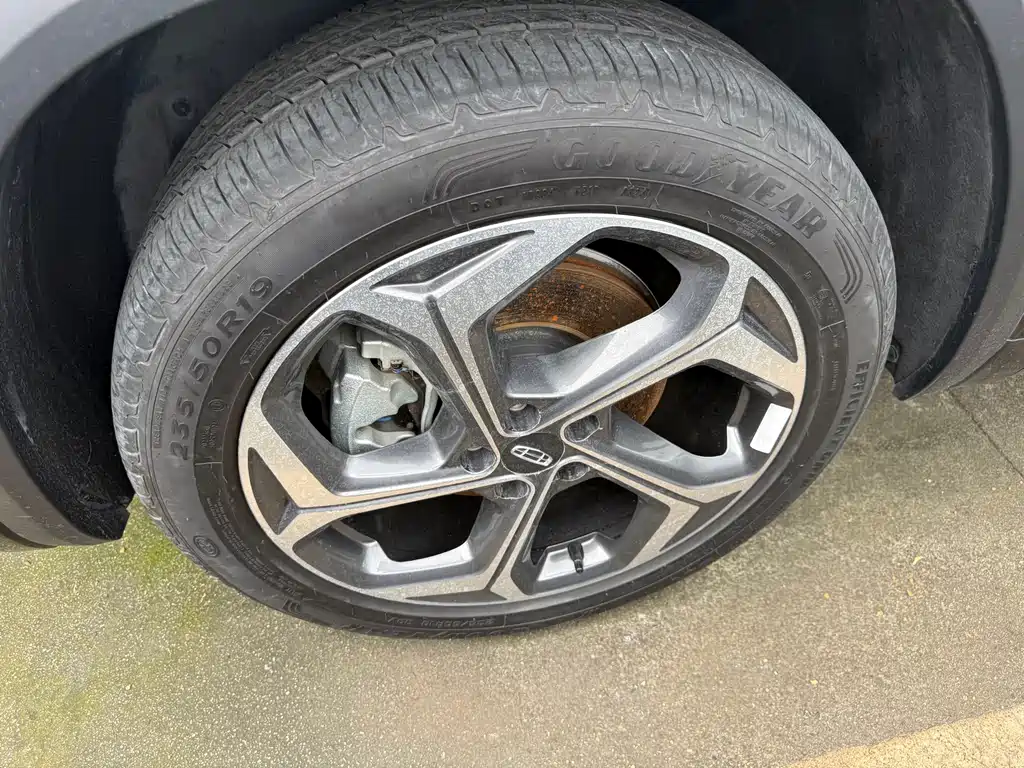 Geely Xingyue L 2024