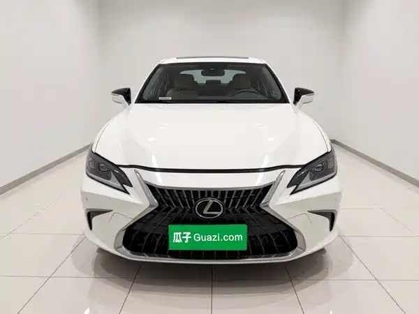 Lexus ES 2023