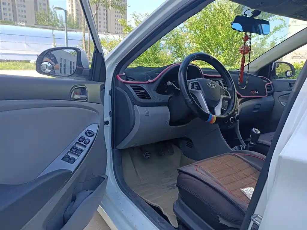 Hyundai Verna 2015 — фото 14